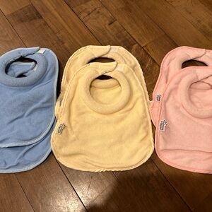 Tommie Tippie Milk Feeding Bibs